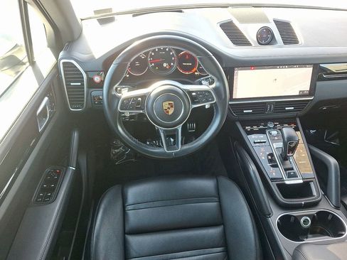 Used 2021 Porsche Cayenne S image 13