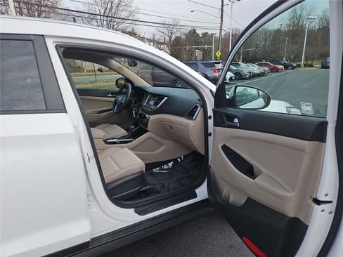 Used 2016 Hyundai Tucson SE w/ Option Group 02 image 26