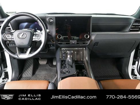 Used 2024 Lexus GX 550 w/ Accessory Package (2T) AWD/4WD image 18