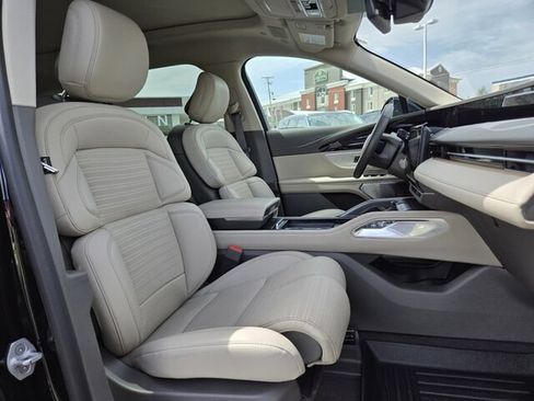 Used 2025 Lincoln Nautilus Reserve AWD/4WD image 22