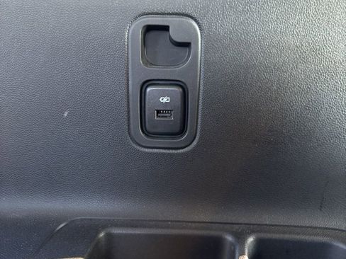 Used 2020 Chevrolet Traverse LT image 32