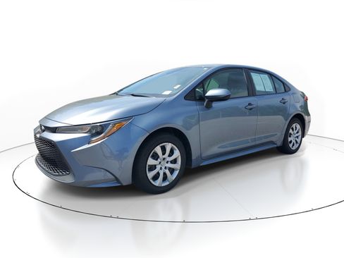 Used 2021 Toyota Corolla LE image 3