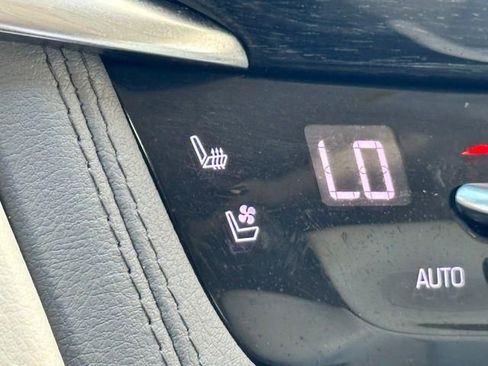 Used 2020 Cadillac XT6 Premium Luxury FWD image 25