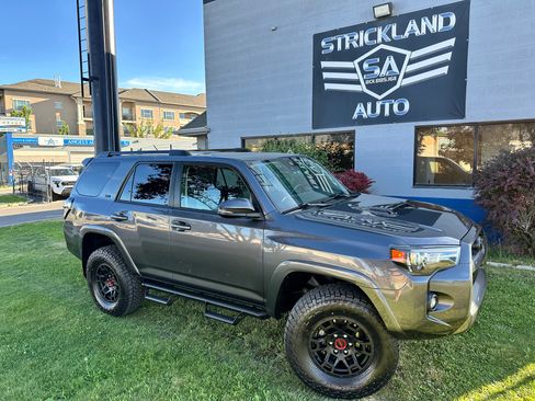 Used 2023 Toyota 4Runner SR5 Premium w/ Moonroof Package AWD/4WD image 1