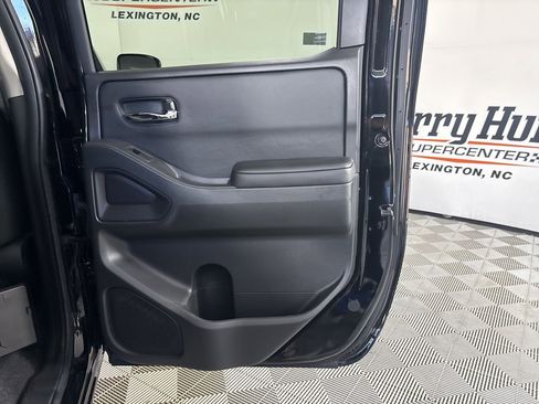 Used 2025 Nissan Frontier SV image 23