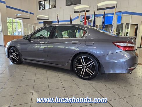 Used 2016 Honda Accord Touring image 6