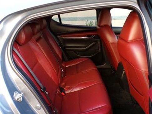 Used 2022 MAZDA MAZDA3 s image 24