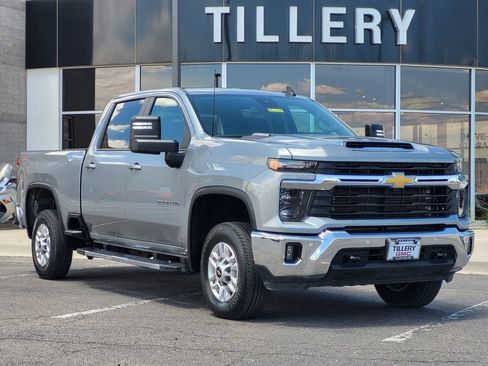 Used 2025 Chevrolet Silverado 2500 LT w/ Safety Package AWD/4WD image 2
