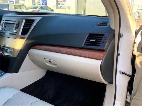 Used 2014 Subaru Outback 2.5i Limited image 15