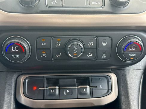 Used 2020 GMC Acadia Denali w/ Technology Package image 17