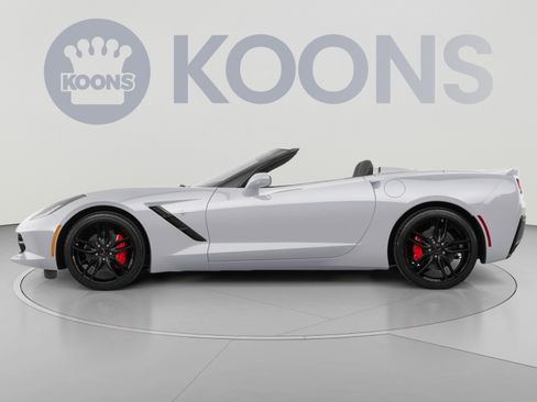 Used 2019 Chevrolet Corvette Stingray Coupe w/ 1LT RWD image 2