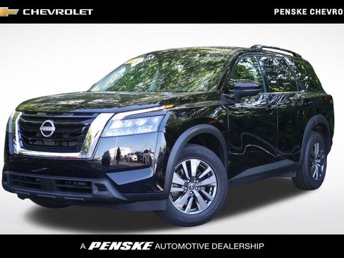 Used 2024 Nissan Pathfinder SV FWD image 1