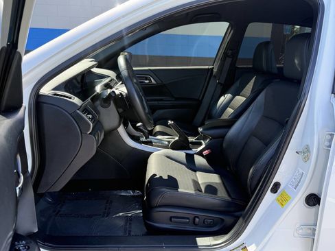 Used 2017 Honda Accord Sport image 7