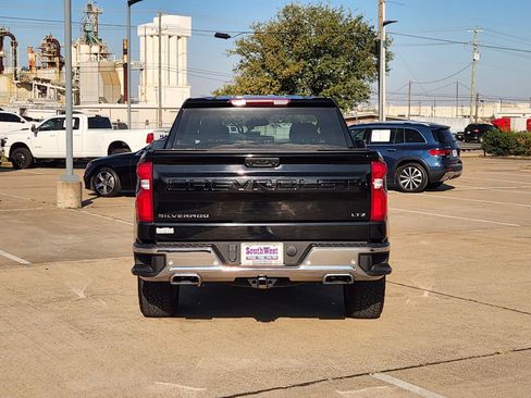 Used 2022 Chevrolet Silverado 1500 LTZ w/ Z71 Off-Road Package image 8