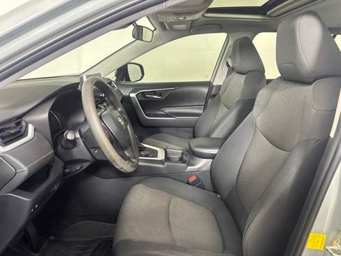 Used 2019 Toyota RAV4 XLE AWD/4WD image 11