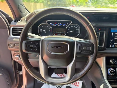 Used 2021 GMC Yukon Denali w/ Advanced Technology Package AWD/4WD image 16