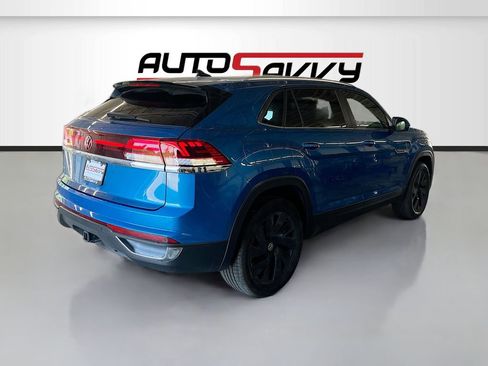 Used 2024 Volkswagen Atlas Cross Sport SE w/ Panoramic Sunroof Package FWD image 7