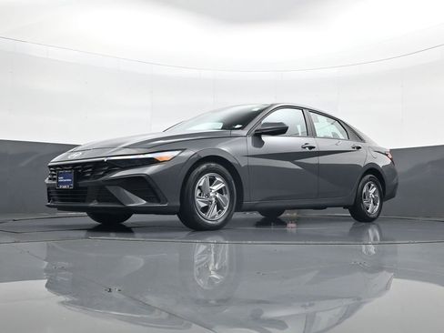 Certified 2024 Hyundai Elantra SE image 21