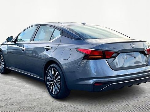 Used 2024 Nissan Altima 2.5 SV image 4