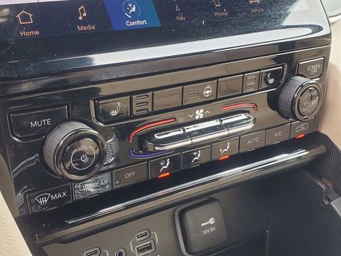 Used 2024 Jeep Grand Cherokee Limited image 24