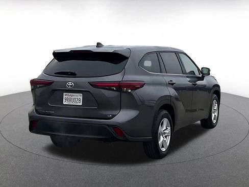 Used 2025 Toyota Highlander LE image 12