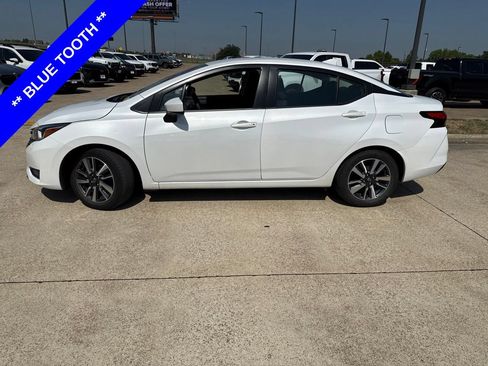Used 2023 Nissan Versa SV FWD image 3