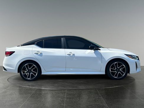 Used 2024 Nissan Sentra SR w/ SR Premium Package FWD image 10