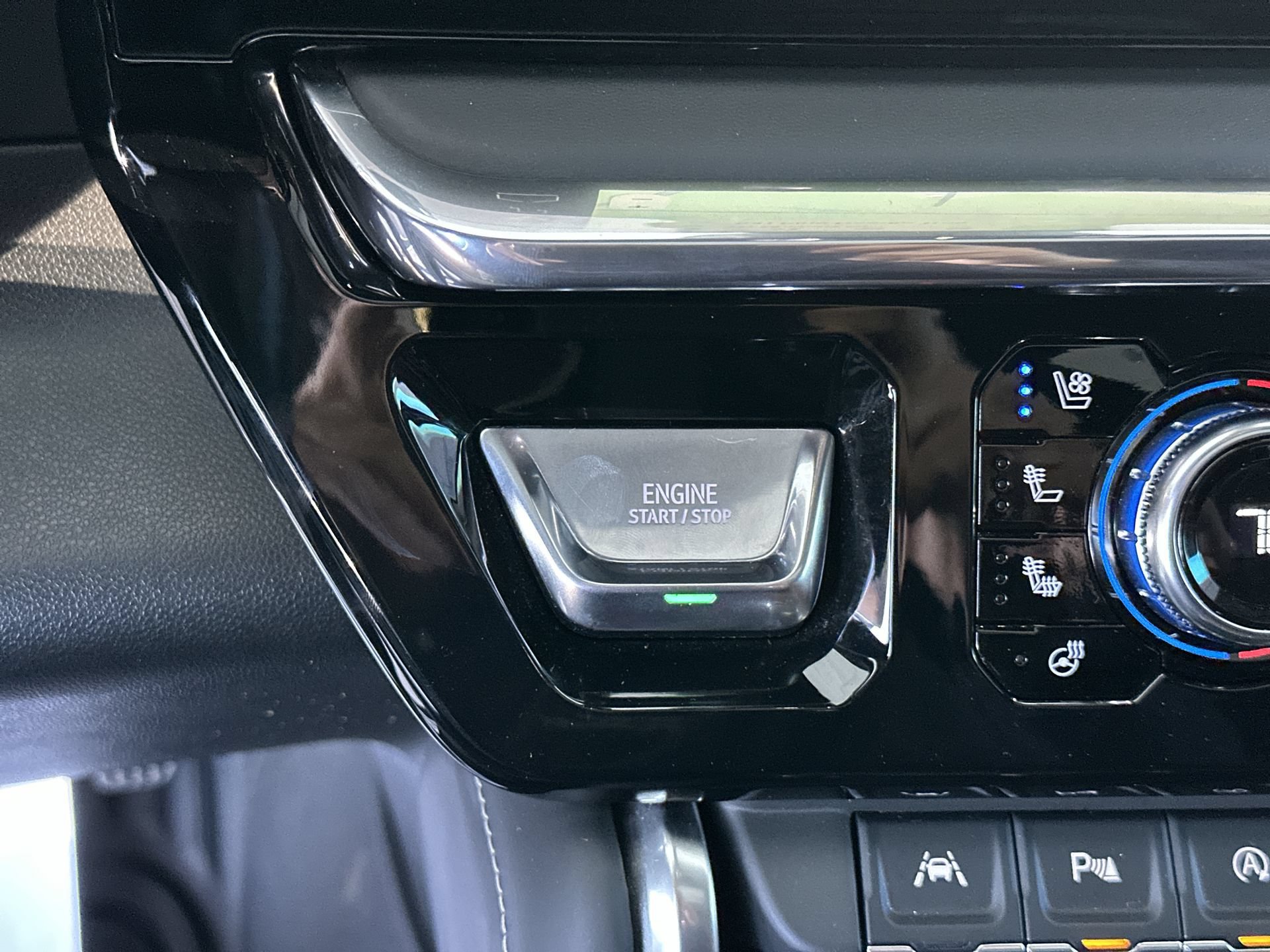 Certified 2024 GMC Sierra 1500 Denali Ultimate AWD/4WD image 17