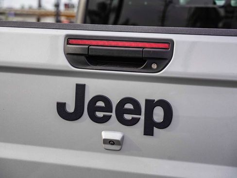 Used 2024 Jeep Gladiator Sport image 18