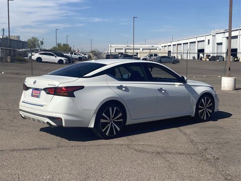 Used 2020 Nissan Altima 2.5 Platinum image 6