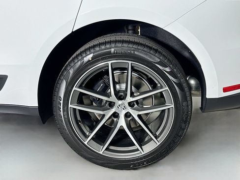 Certified 2026 Porsche Macan AWD/4WD image 34