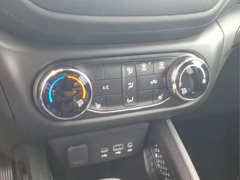 Used 2023 Chevrolet TrailBlazer LT FWD image 17