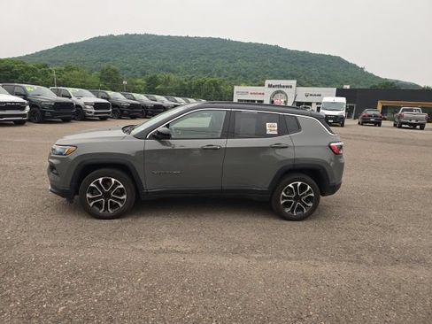 Used 2023 Jeep Compass Limited w/ Sun and Sound Group AWD/4WD image 4