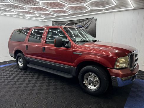 Used 2005 Ford Excursion XLT RWD image 2