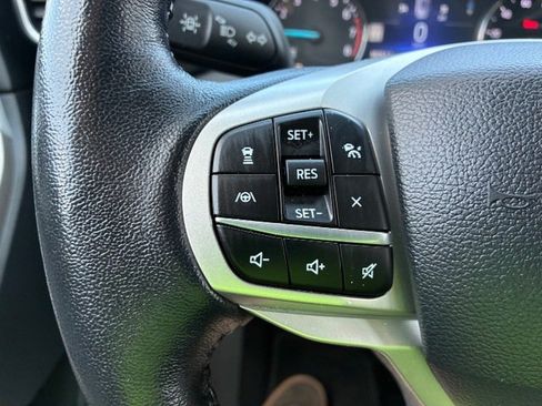 Used 2022 Ford Explorer XLT w/ Equipment Group 202A AWD/4WD image 24