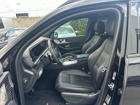 Used 2024 Mercedes-Benz GLS 580 4MATIC image 3