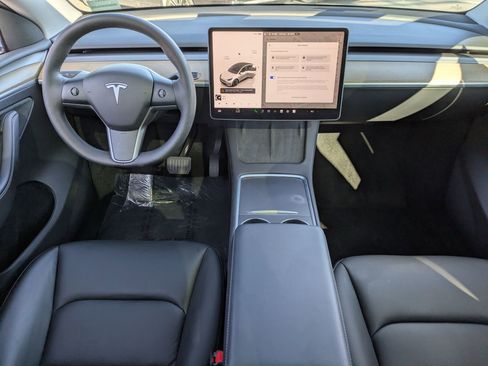 Used 2023 Tesla Model Y Long Range image 13