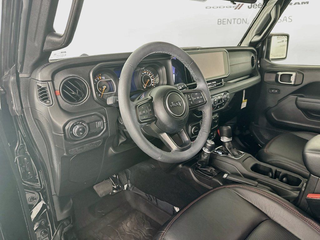 Used 2025 Jeep Gladiator Rubicon AWD/4WD image 14