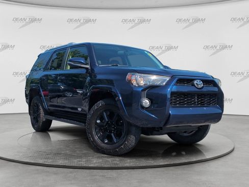 Used 2018 Toyota 4Runner SR5 Premium AWD/4WD image 2
