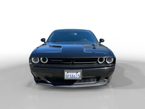 Used 2019 Dodge Challenger SXT image 8