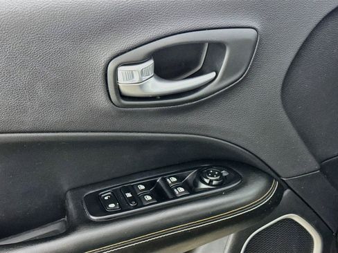Used 2018 Jeep Compass Latitude w/ Popular Equipment Group AWD/4WD image 16