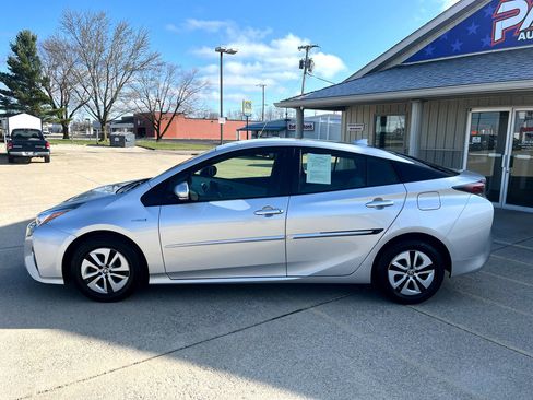 Used 2017 Toyota Prius Two image 4