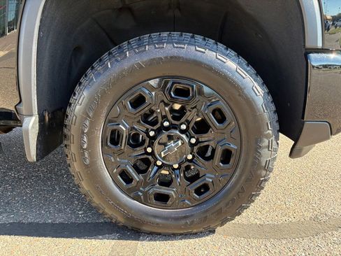 Used 2024 Chevrolet Silverado 2500 LTZ w/ LTZ Plus Package AWD/4WD image 8
