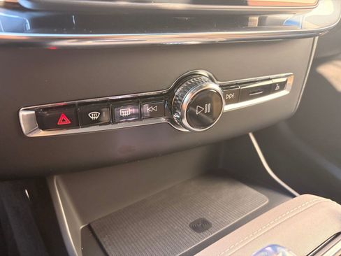 New 2026 Volvo XC90 B6 Plus w/ Protection Package Premier image 19