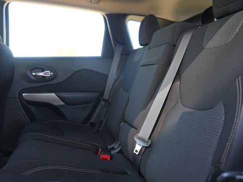 Used 2017 Jeep Cherokee Latitude w/ Comfort & Sound Group image 14