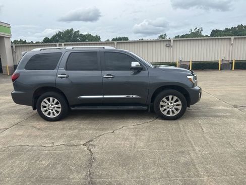 Used 2020 Toyota Sequoia Platinum AWD/4WD image 16