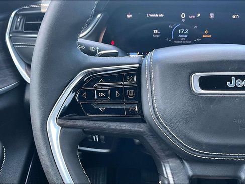Used 2023 Jeep Grand Cherokee Overland w/ Luxury Tech Group IV AWD/4WD image 18