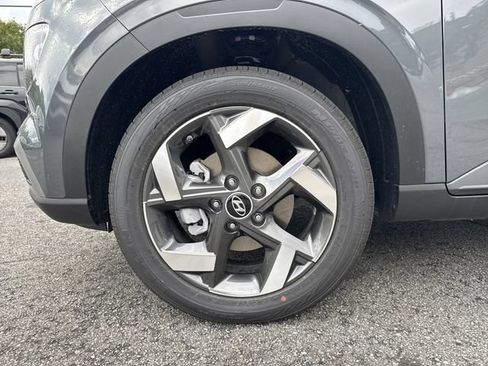 Certified 2025 Hyundai Venue SEL FWD image 11