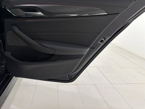 Certified 2022 BMW M5 w/ Competition Package image 21