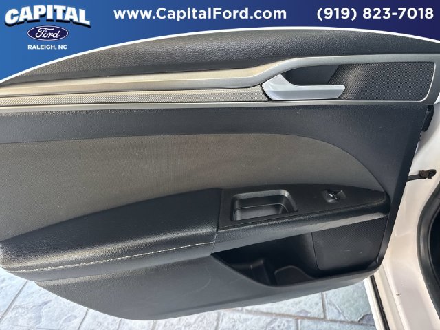 Certified 2018 Ford Fusion SE w/ Fusion SE Technology Package FWD image 17